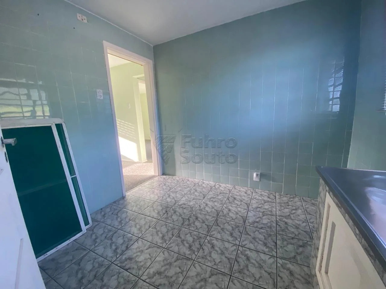 Comprar Apartamento / Padr&atilde;o em Pelotas R$ 230.000,00 - Foto 2