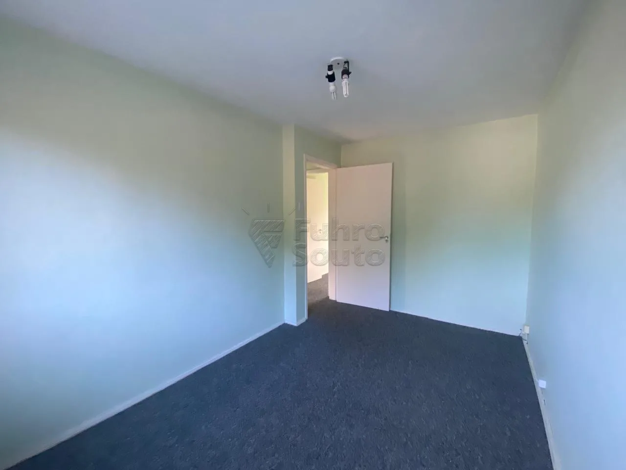 Comprar Apartamento / Padr&atilde;o em Pelotas R$ 230.000,00 - Foto 7