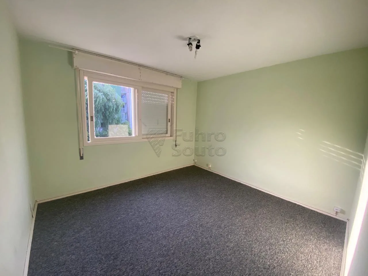 Comprar Apartamento / Padr&atilde;o em Pelotas R$ 230.000,00 - Foto 4