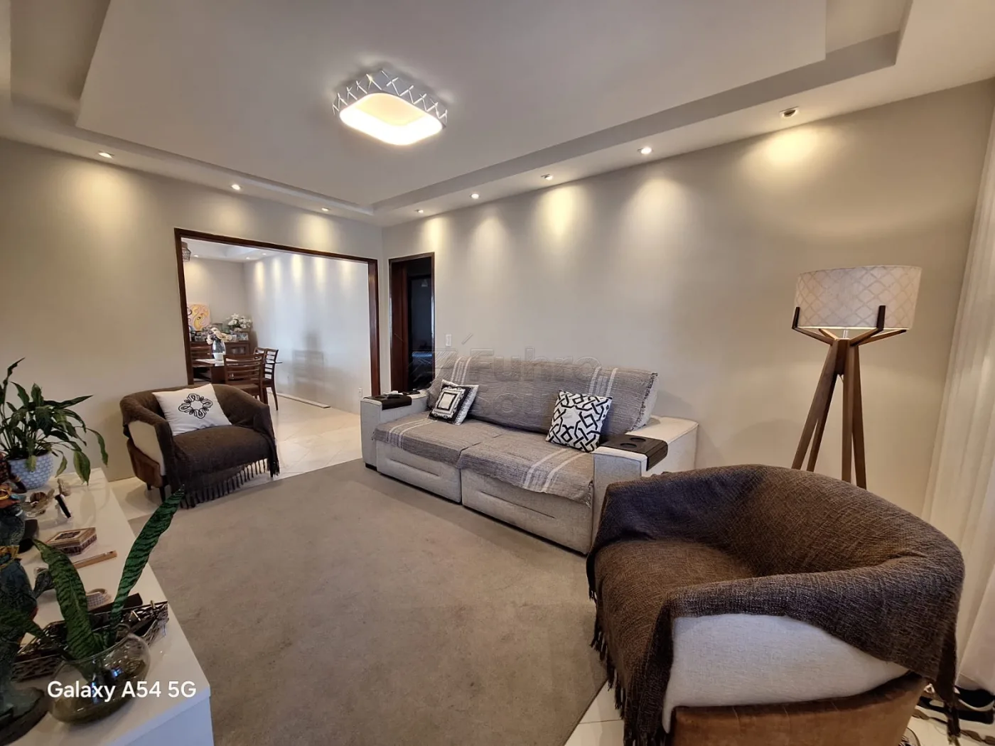 Comprar Casa / Padr&atilde;o em Pelotas R$ 1.100.000,00 - Foto 2