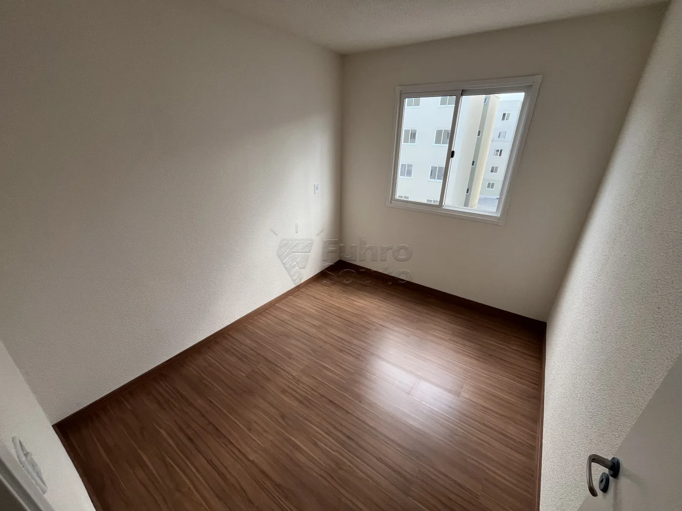 Comprar Apartamento / Padr&atilde;o em Pelotas R$ 154.900,00 - Foto 2