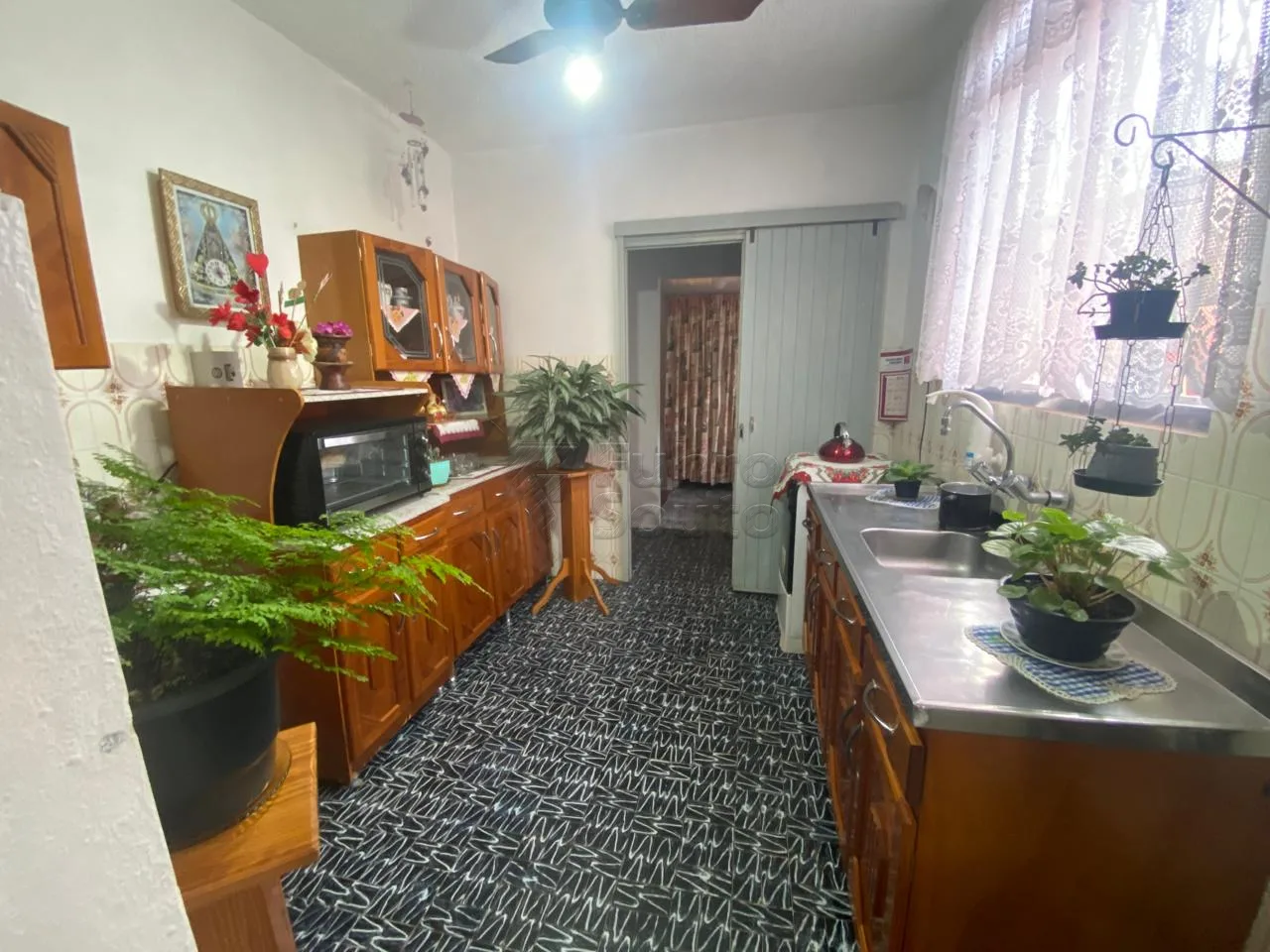 Comprar Casa / Padr&atilde;o em Pelotas R$ 380.000,00 - Foto 2