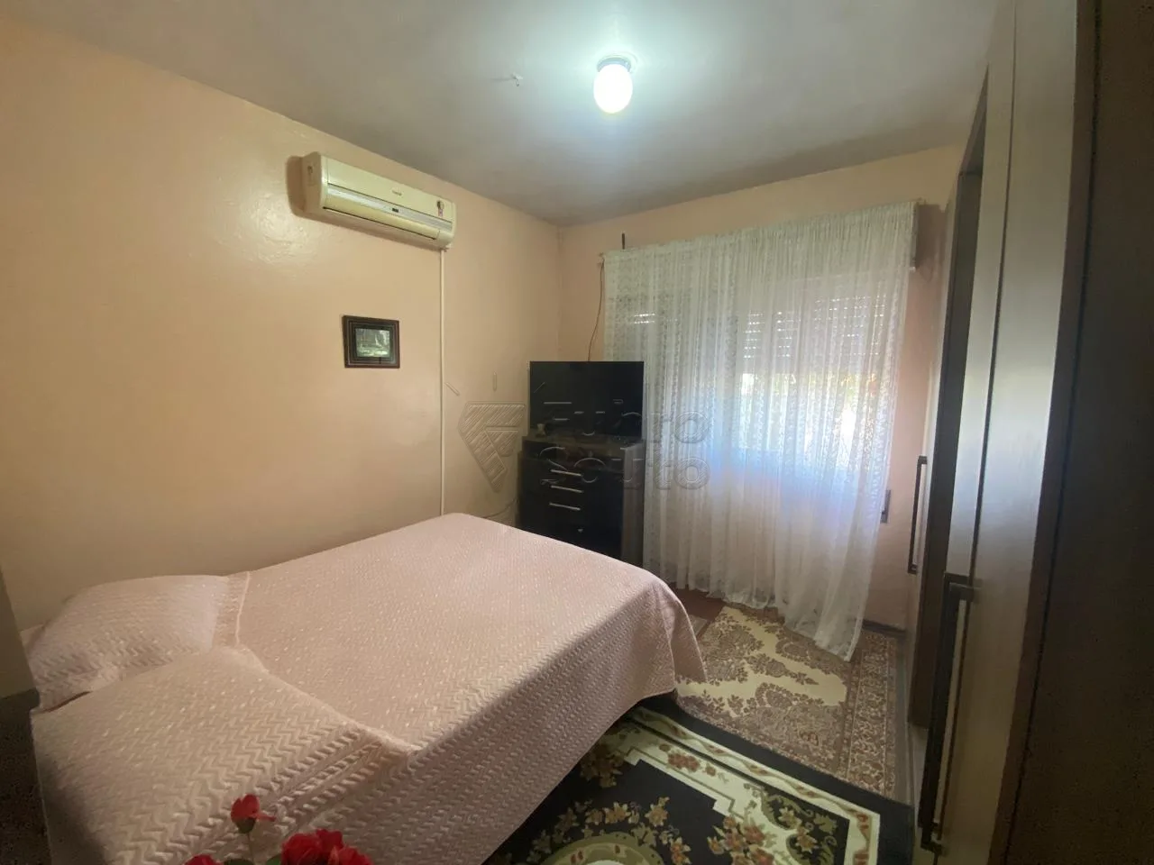 Comprar Casa / Padr&atilde;o em Pelotas R$ 380.000,00 - Foto 5