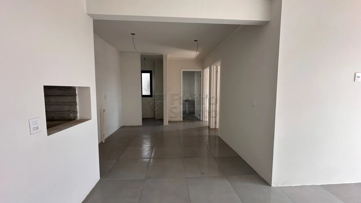 Comprar Apartamento / Padr&atilde;o em Pelotas R$ 289.000,00 - Foto 2