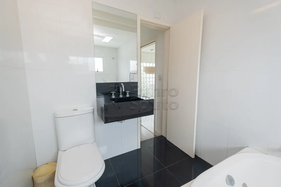 Comprar Casa / Padr&atilde;o em Pelotas R$ 695.000,00 - Foto 16