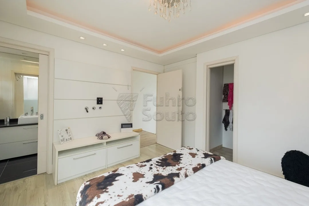 Comprar Casa / Padr&atilde;o em Pelotas R$ 695.000,00 - Foto 10