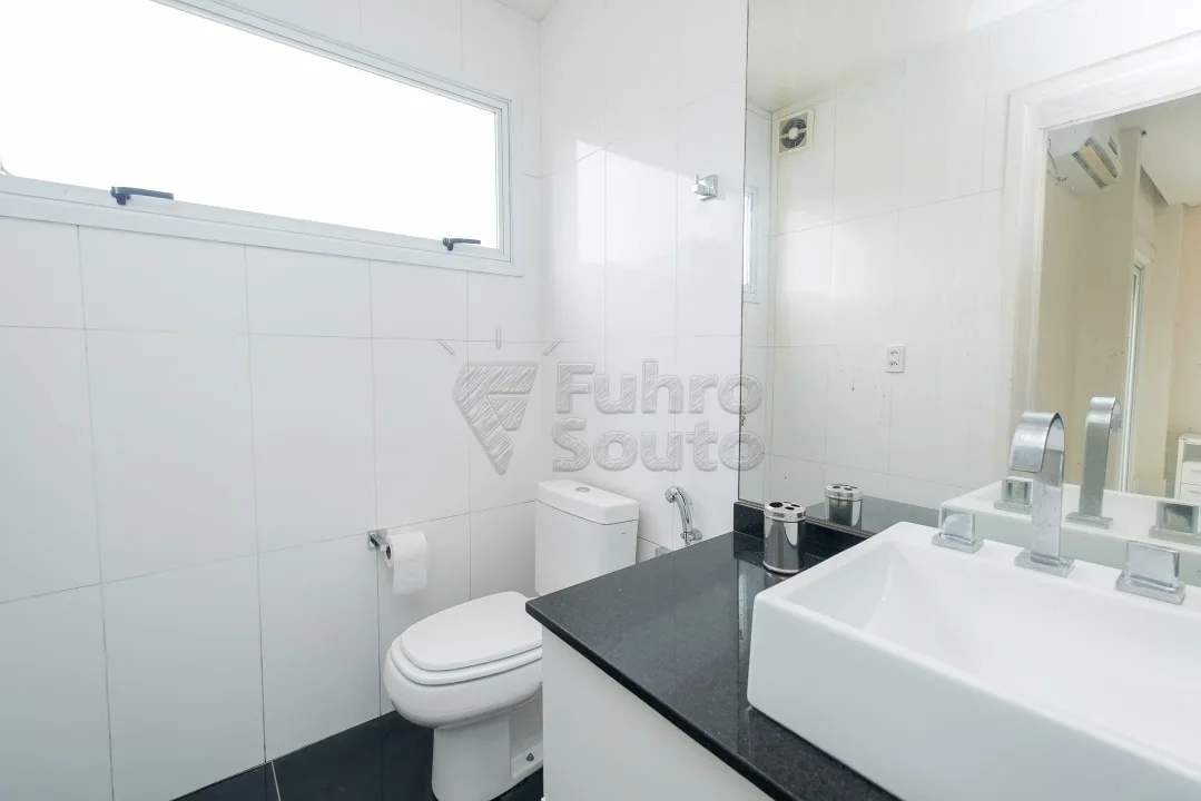 Comprar Casa / Padr&atilde;o em Pelotas R$ 695.000,00 - Foto 12