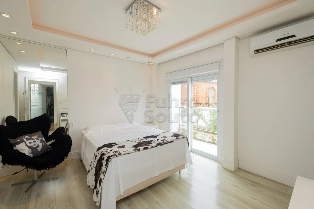 Comprar Casa / Padr&atilde;o em Pelotas R$ 695.000,00 - Foto 9