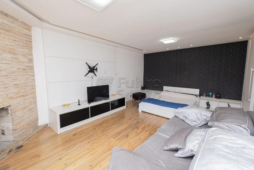 Comprar Casa / Padr&atilde;o em Pelotas R$ 695.000,00 - Foto 4