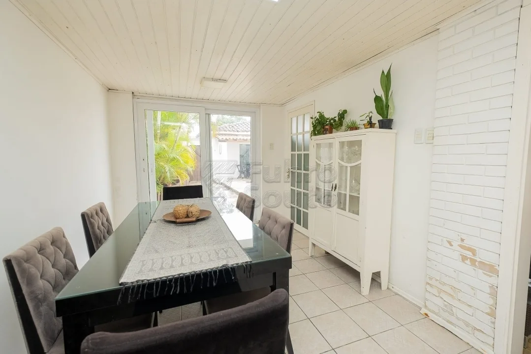 Comprar Casa / Padr&atilde;o em Pelotas R$ 695.000,00 - Foto 6