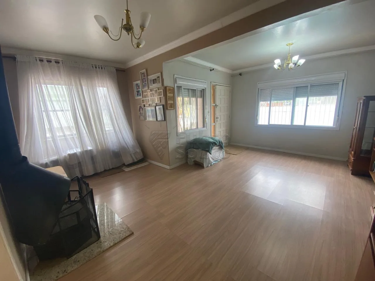 Comprar Casa / Padr&atilde;o em Pelotas R$ 790.000,00 - Foto 3