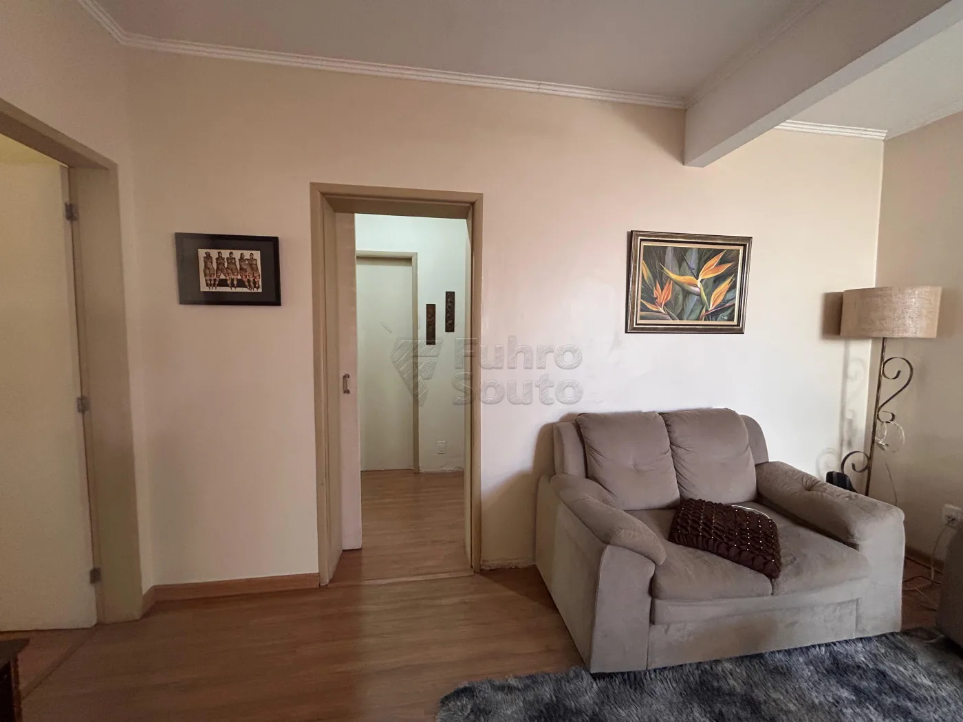 Comprar Casa / Padr&atilde;o em Pelotas R$ 430.000,00 - Foto 3