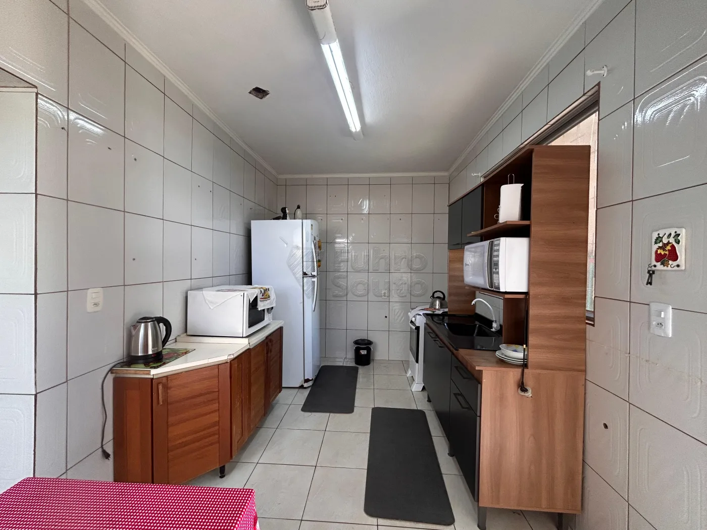 Comprar Casa / Padr&atilde;o em Pelotas R$ 430.000,00 - Foto 8