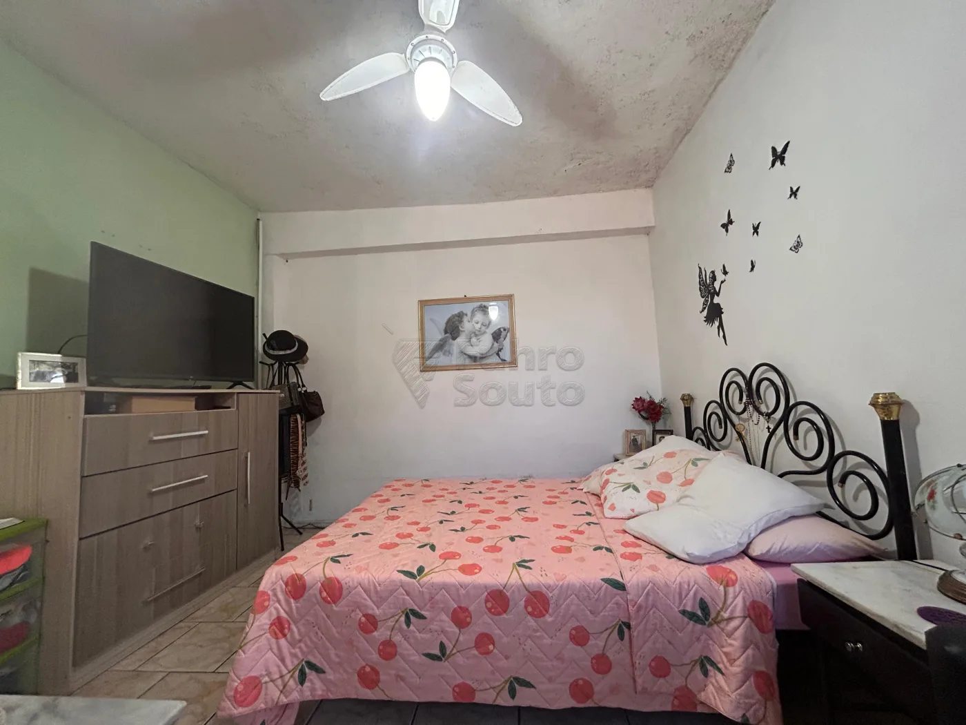 Comprar Casa / Padr&atilde;o em Pelotas R$ 430.000,00 - Foto 16