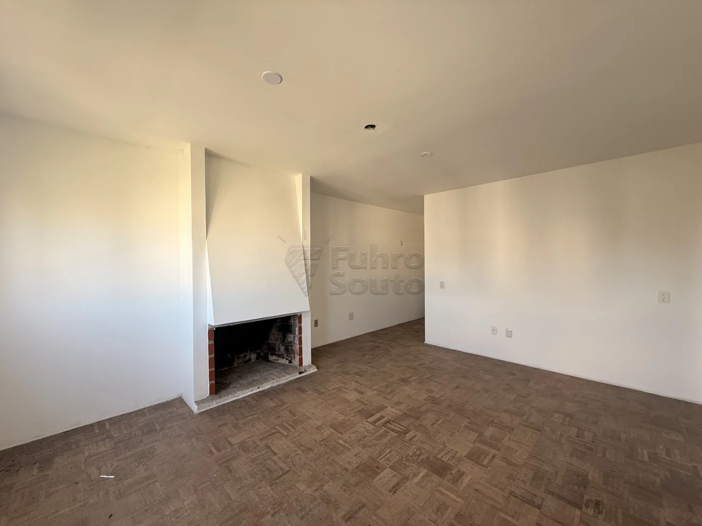 Comprar Apartamento / Padr&atilde;o em Pelotas R$ 360.000,00 - Foto 2