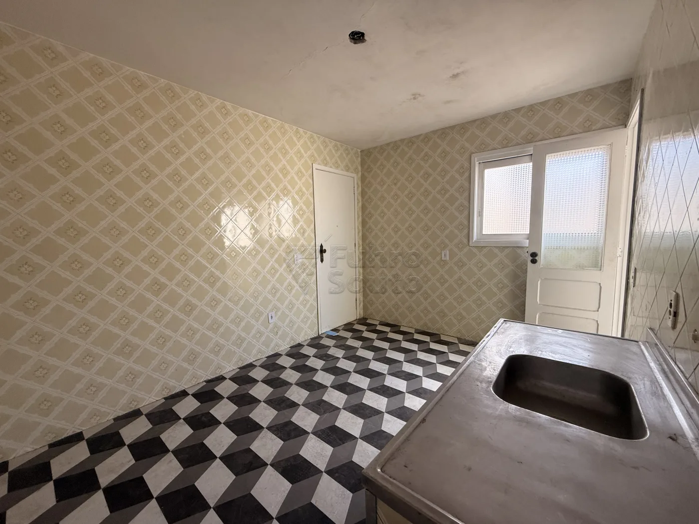 Comprar Apartamento / Padr&atilde;o em Pelotas R$ 360.000,00 - Foto 5