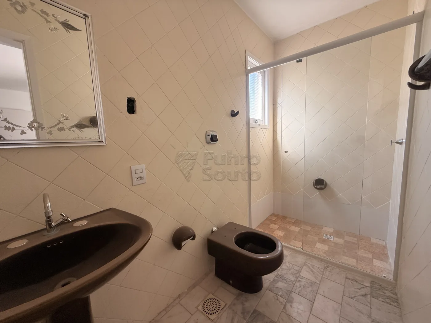 Comprar Apartamento / Padr&atilde;o em Pelotas R$ 360.000,00 - Foto 13