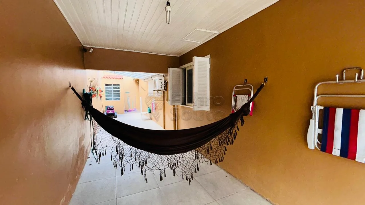 Comprar Casa / Padr&atilde;o em Pelotas R$ 550.000,00 - Foto 13