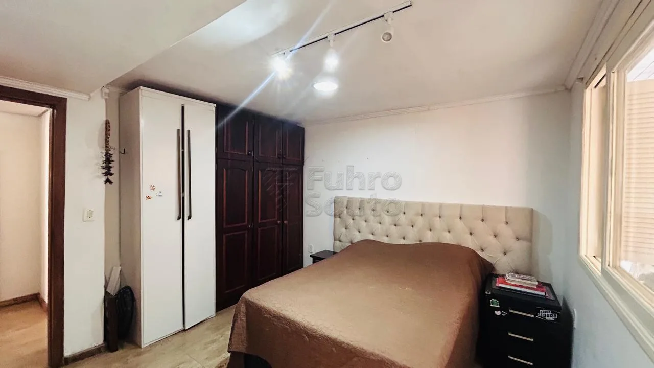 Comprar Casa / Padr&atilde;o em Pelotas R$ 550.000,00 - Foto 7