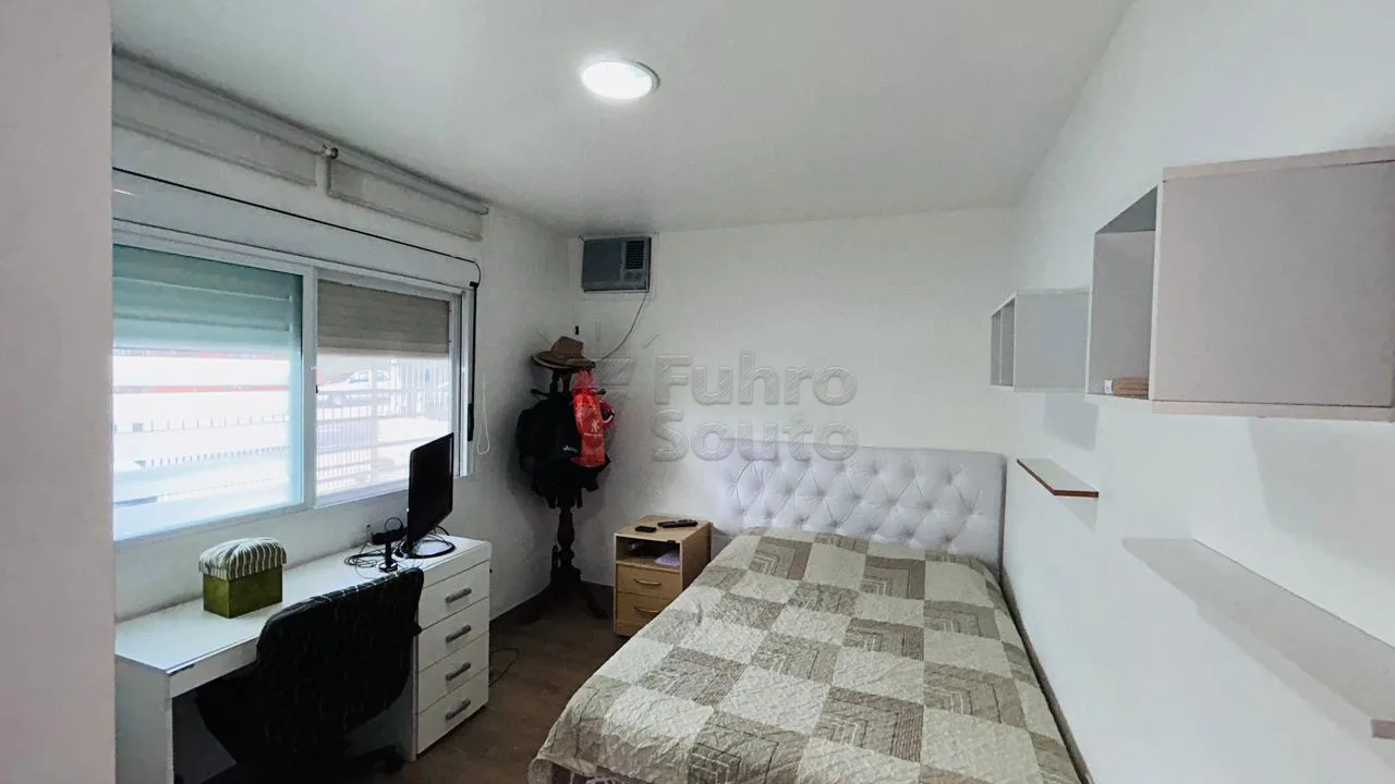 Comprar Casa / Padr&atilde;o em Pelotas R$ 550.000,00 - Foto 9