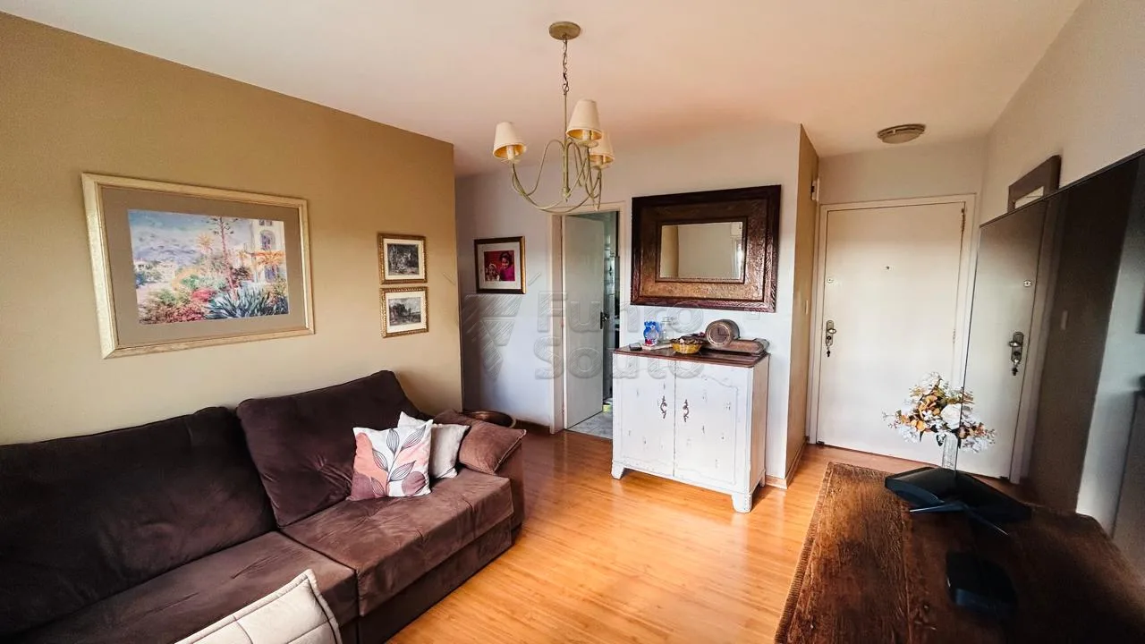 Comprar Apartamento / Padr&atilde;o em Pelotas R$ 250.000,00 - Foto 2