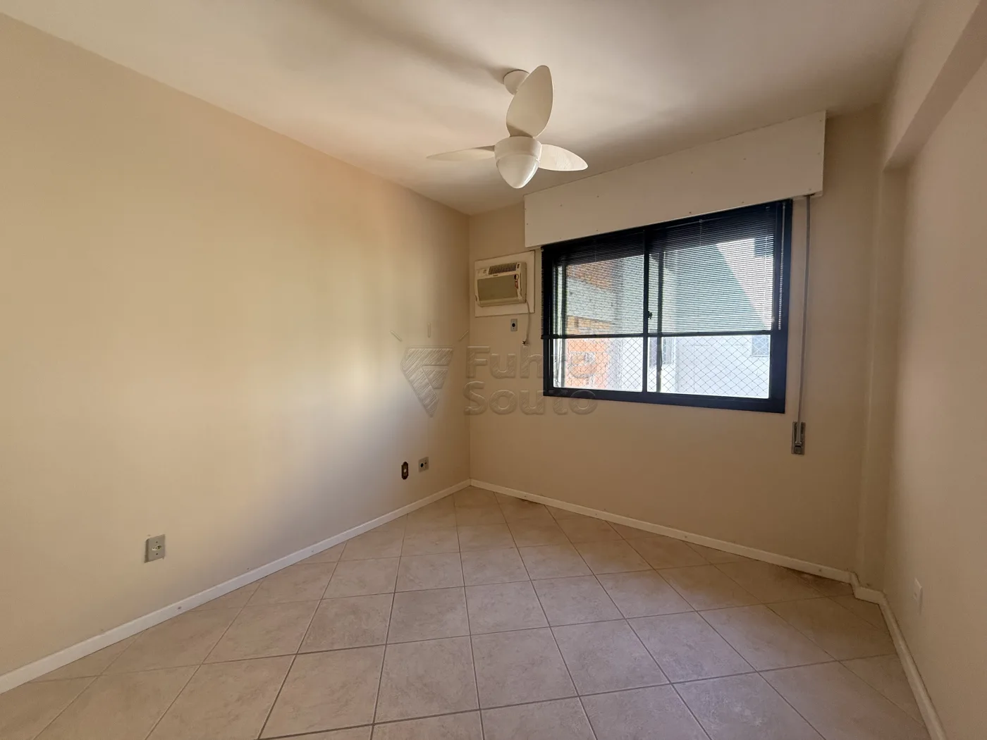 Comprar Apartamento / Padr&atilde;o em Pelotas R$ 180.000,00 - Foto 1