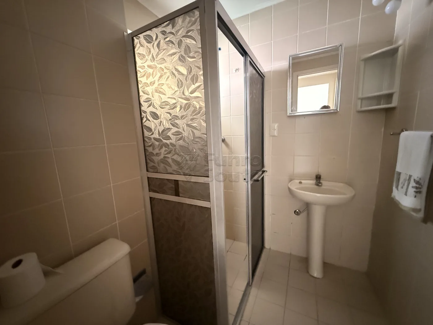 Comprar Apartamento / Padr&atilde;o em Pelotas R$ 180.000,00 - Foto 6