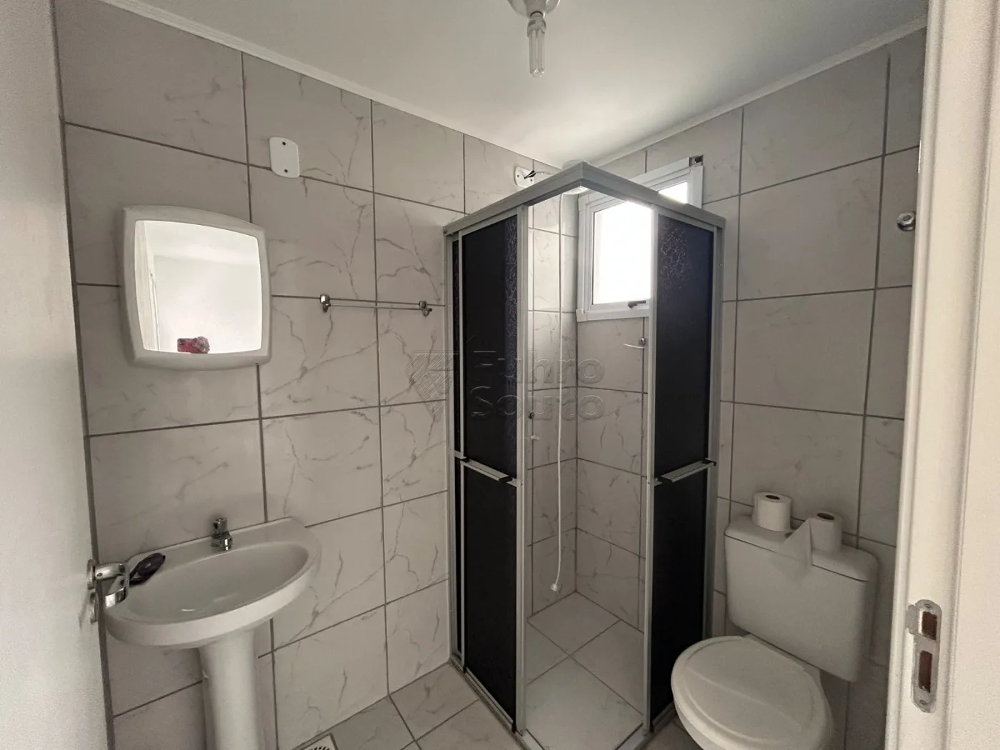 Comprar Apartamento / Padr&atilde;o em Pelotas R$ 170.000,00 - Foto 4