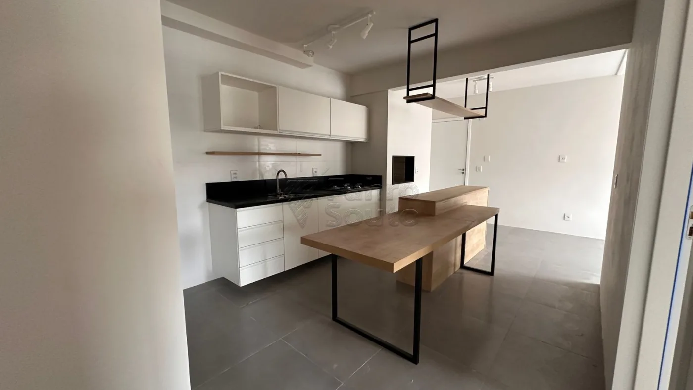 Comprar Apartamento / Padr&atilde;o em Pelotas R$ 335.000,00 - Foto 4