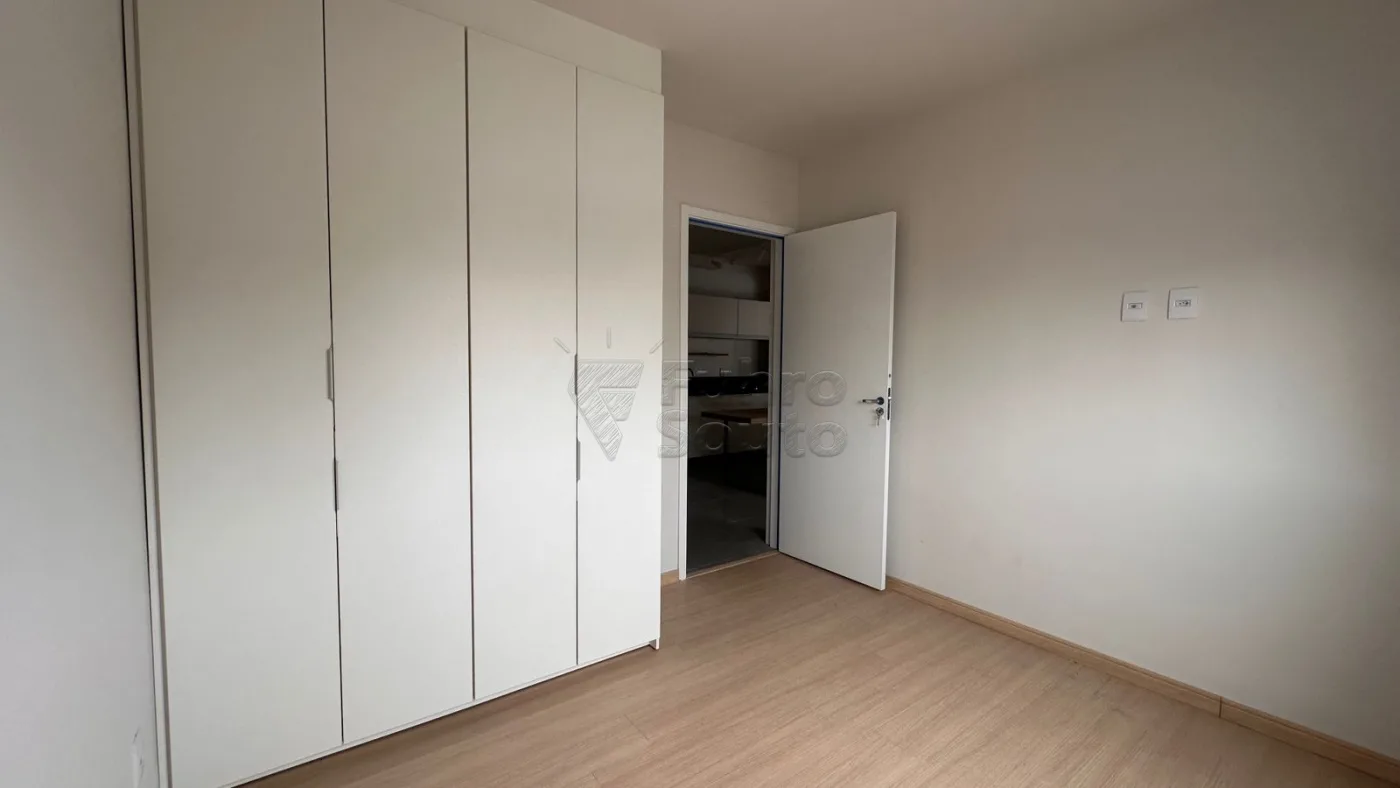 Comprar Apartamento / Padr&atilde;o em Pelotas R$ 335.000,00 - Foto 7