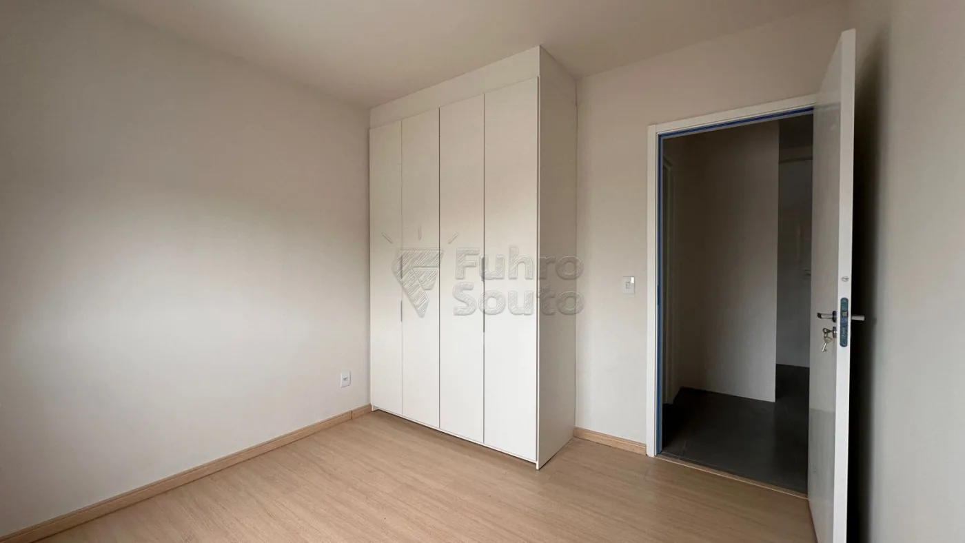 Comprar Apartamento / Padr&atilde;o em Pelotas R$ 335.000,00 - Foto 8