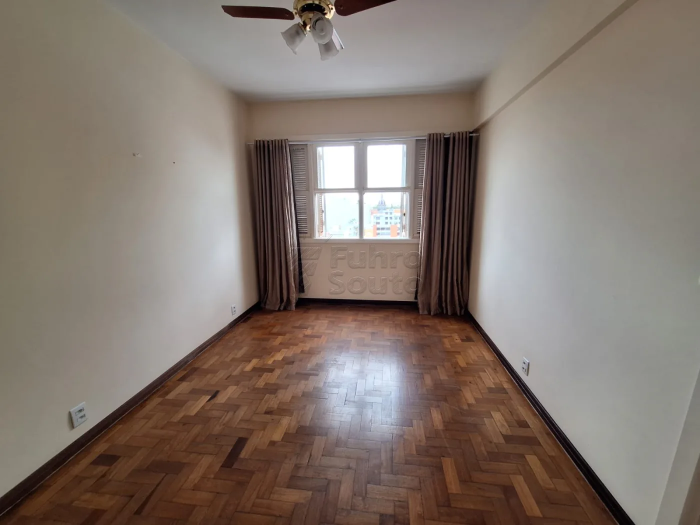 Comprar Apartamento / Padr&atilde;o em Pelotas R$ 230.000,00 - Foto 5