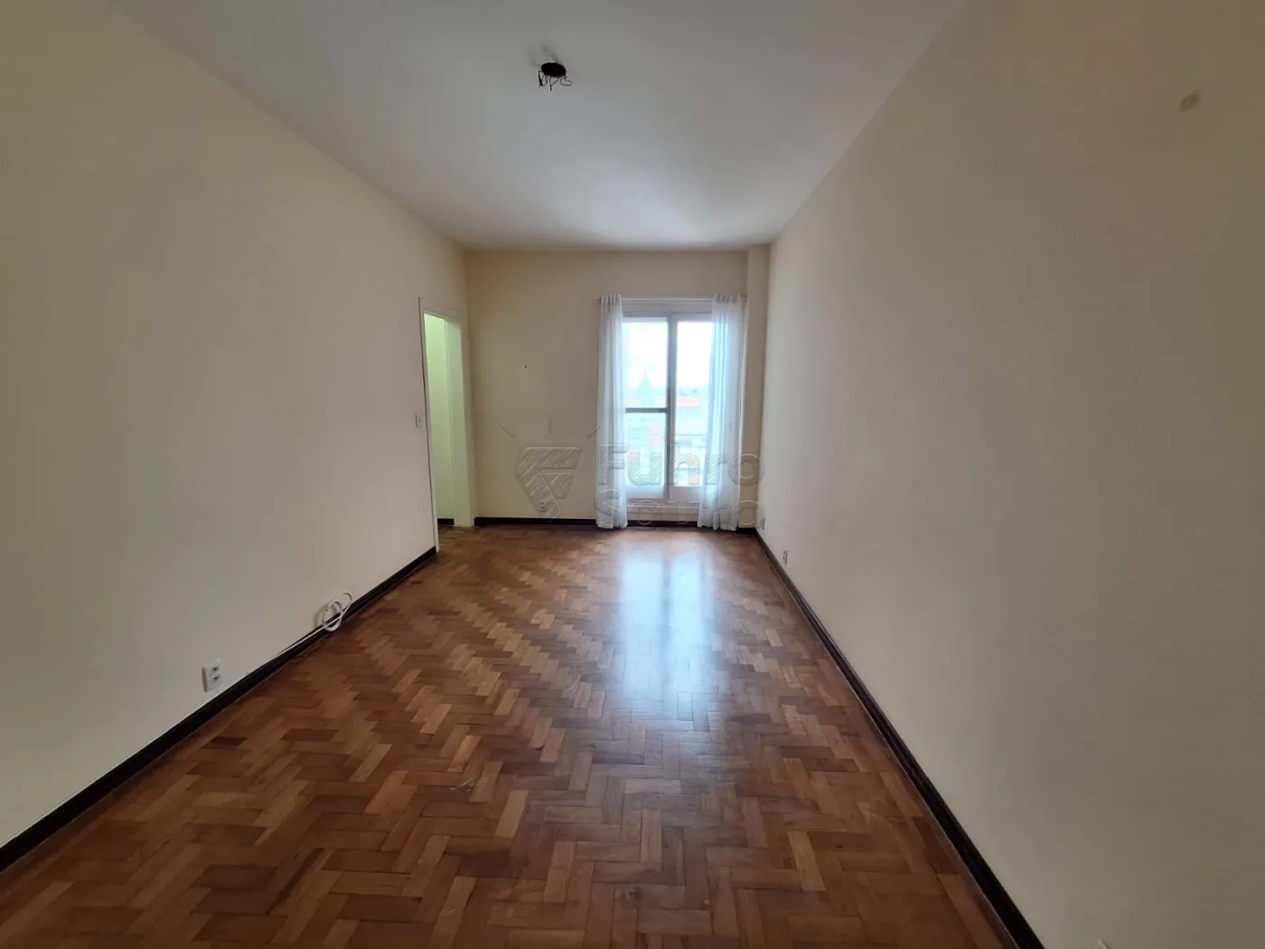 Comprar Apartamento / Padr&atilde;o em Pelotas R$ 230.000,00 - Foto 2