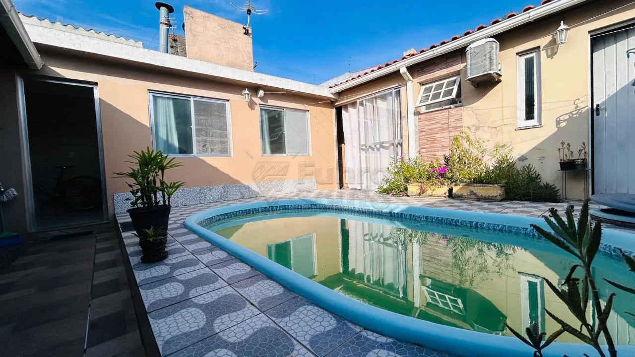 Comprar Casa / Padr&atilde;o em Pelotas R$ 530.000,00 - Foto 12