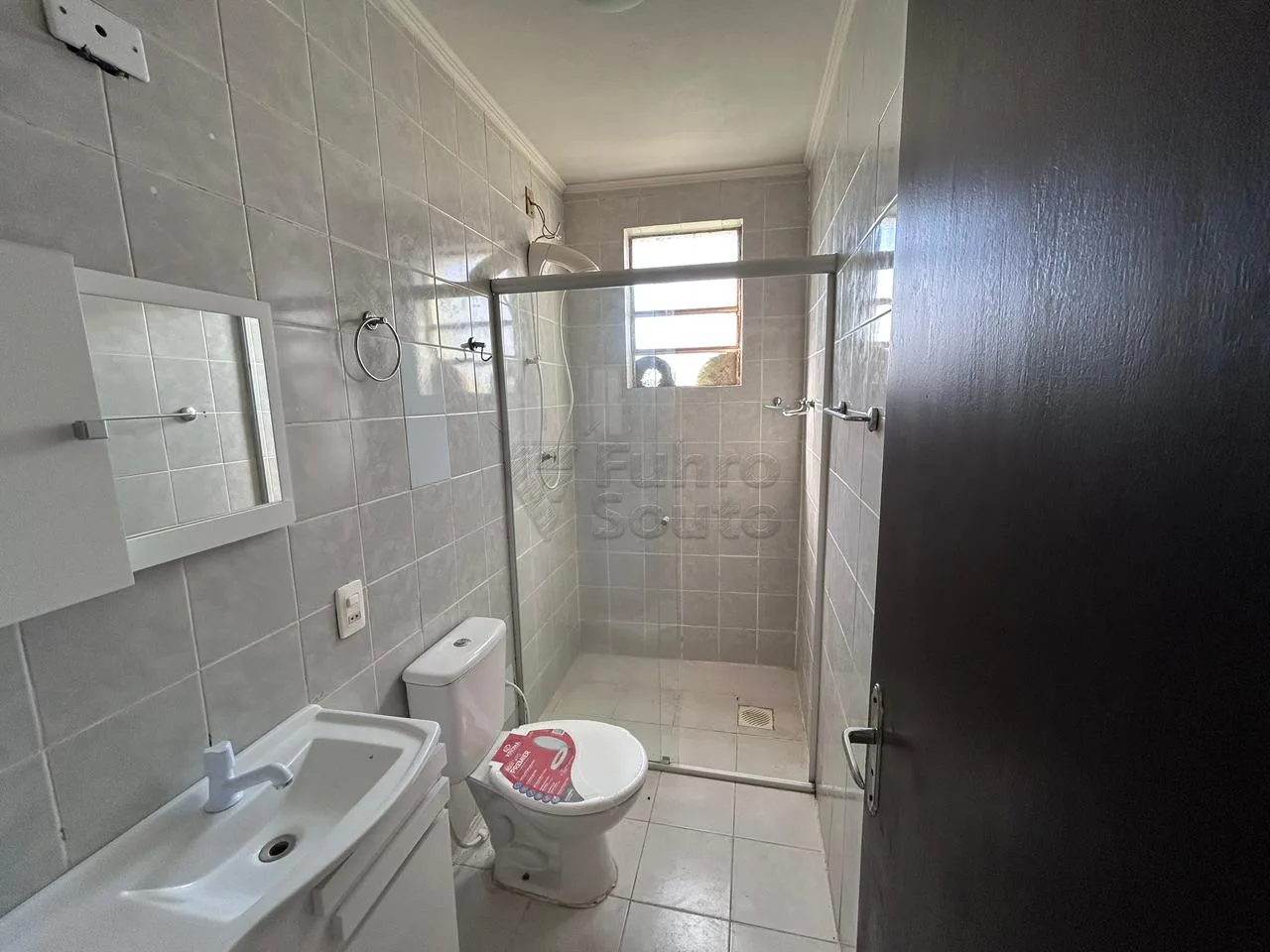 Comprar Apartamento / Padr&atilde;o em Pelotas R$ 205.000,00 - Foto 5