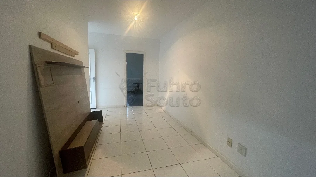 Comprar Casa / Condom&iacute;nio em Pelotas R$ 350.000,00 - Foto 1