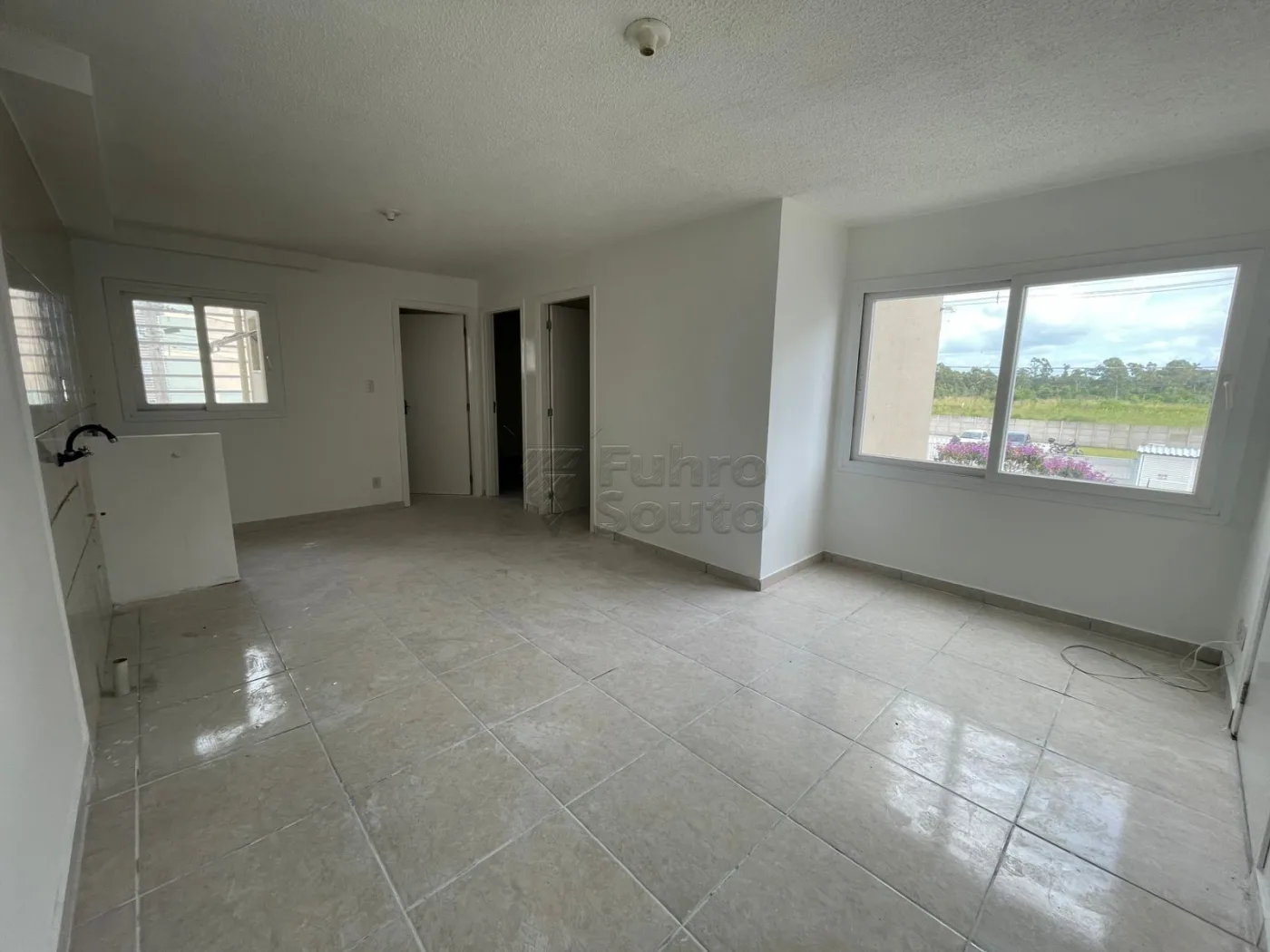 Comprar Apartamento / Padr&atilde;o em Pelotas R$ 125.000,00 - Foto 1