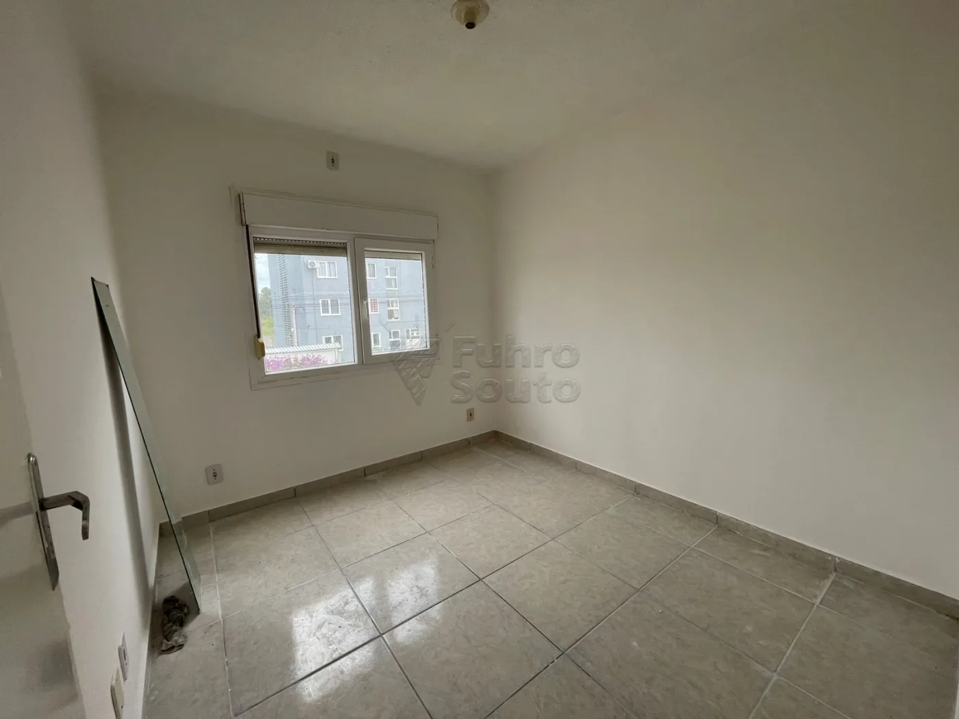 Comprar Apartamento / Padr&atilde;o em Pelotas R$ 125.000,00 - Foto 3