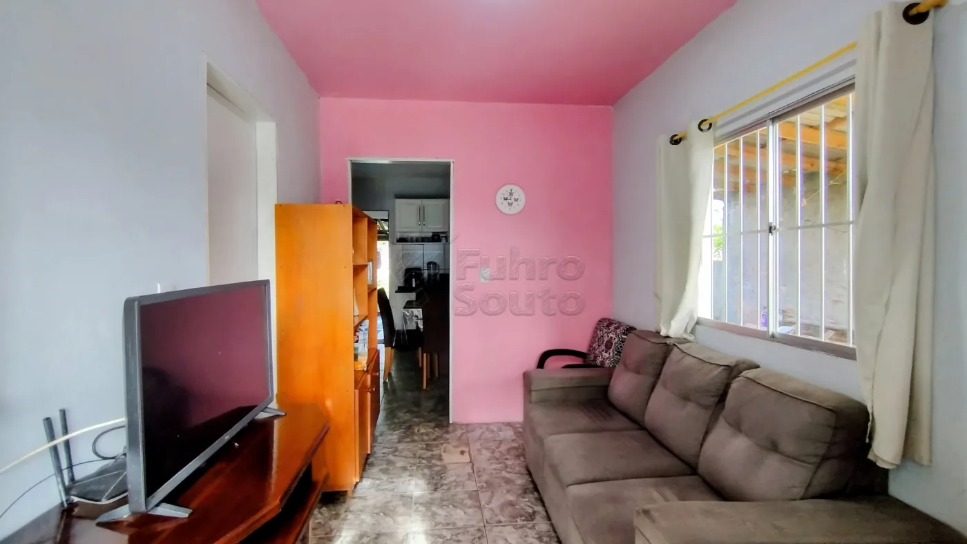 Comprar Casa / Padr&atilde;o em Pelotas R$ 250.000,00 - Foto 1