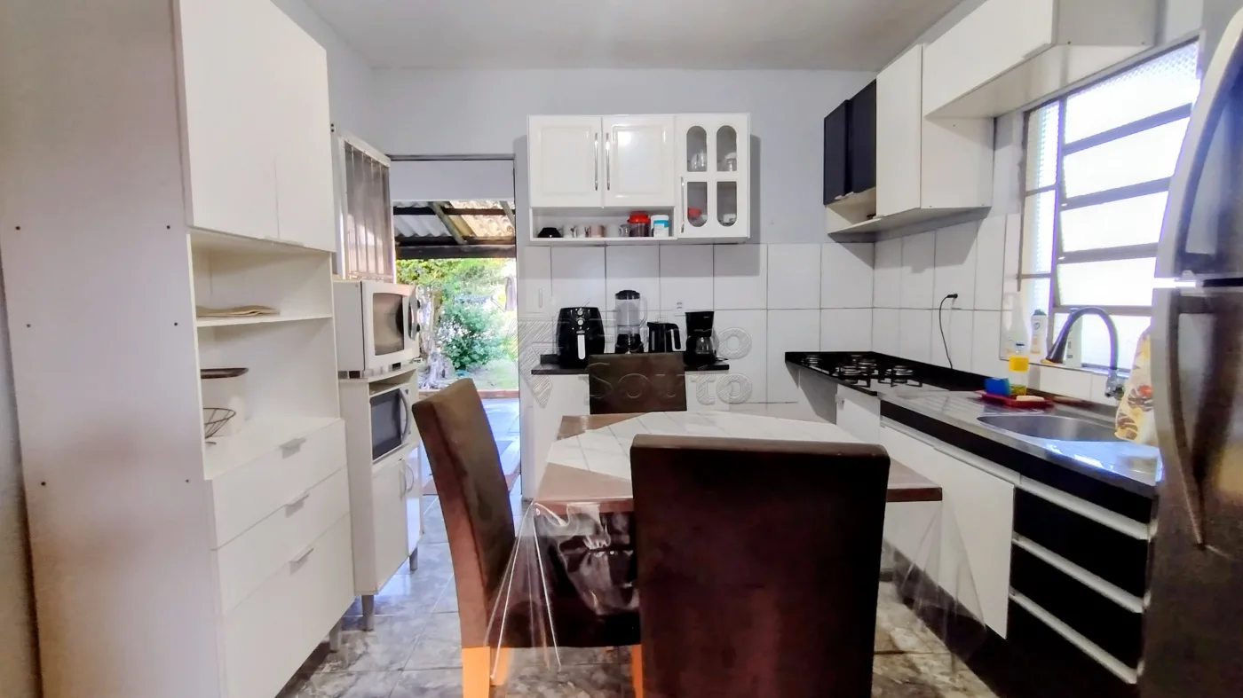 Comprar Casa / Padr&atilde;o em Pelotas R$ 250.000,00 - Foto 3