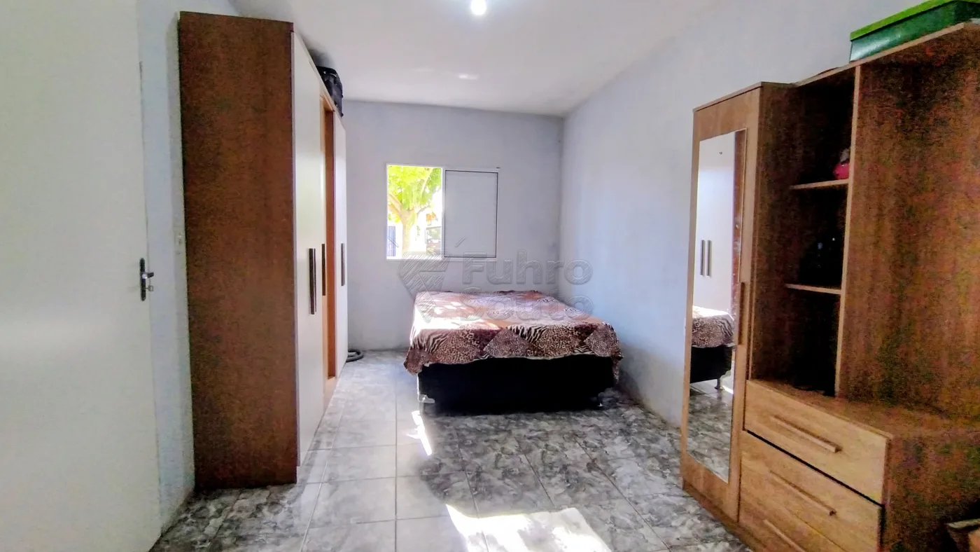 Comprar Casa / Padr&atilde;o em Pelotas R$ 250.000,00 - Foto 5