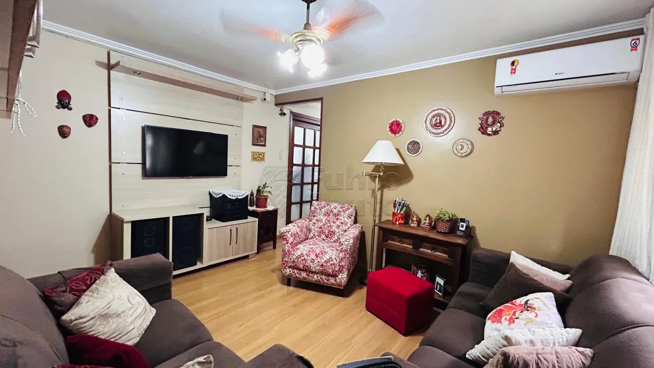 Comprar Apartamento / Padr&atilde;o em Pelotas R$ 250.000,00 - Foto 1