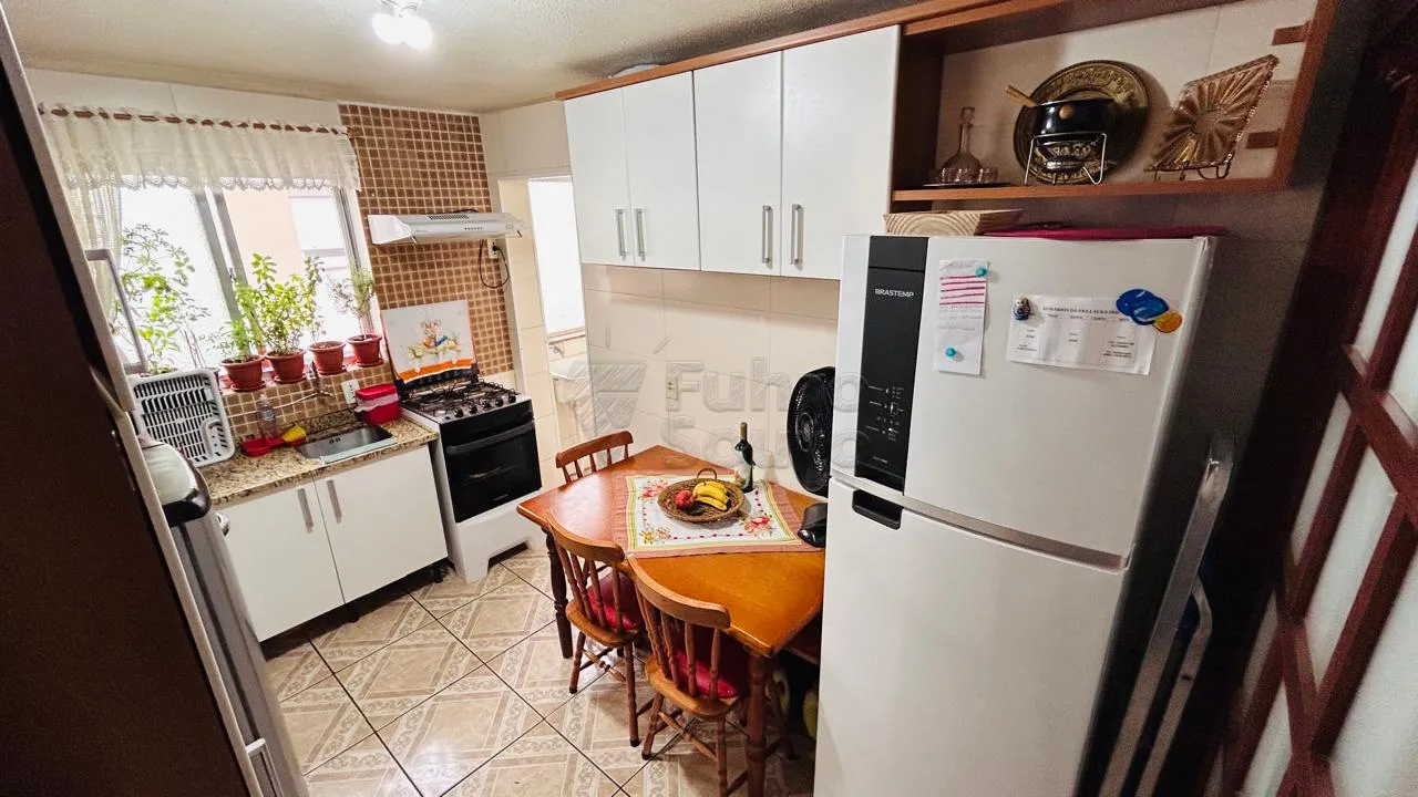 Comprar Apartamento / Padr&atilde;o em Pelotas R$ 250.000,00 - Foto 4