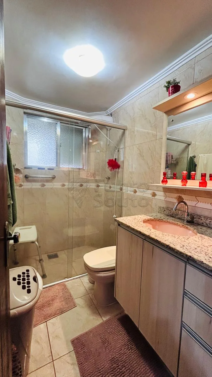 Comprar Apartamento / Padr&atilde;o em Pelotas R$ 250.000,00 - Foto 9