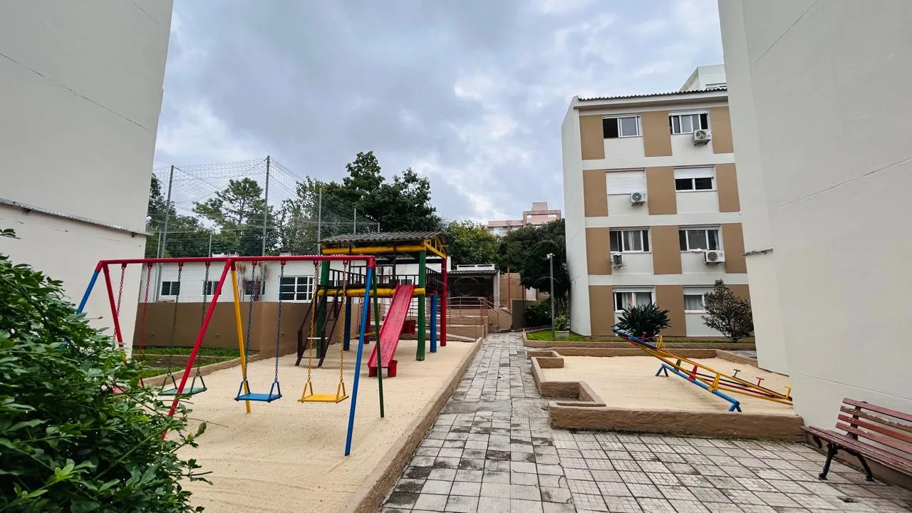 Comprar Apartamento / Padr&atilde;o em Pelotas R$ 250.000,00 - Foto 14