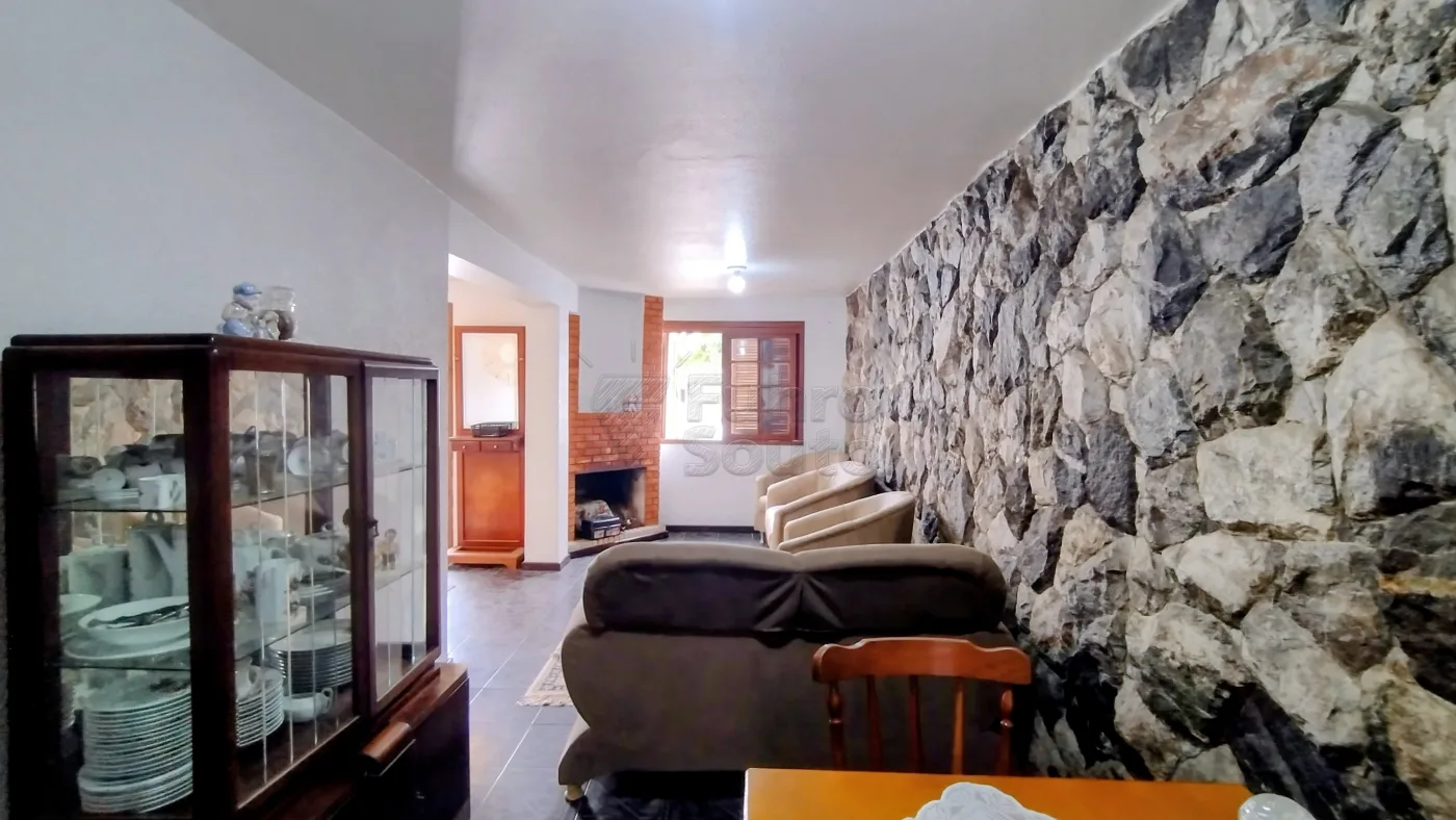 Comprar Casa / Padr&atilde;o em Pelotas R$ 720.000,00 - Foto 3