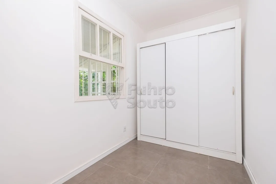 Comprar Casa / Padr&atilde;o em Pelotas R$ 385.000,00 - Foto 12
