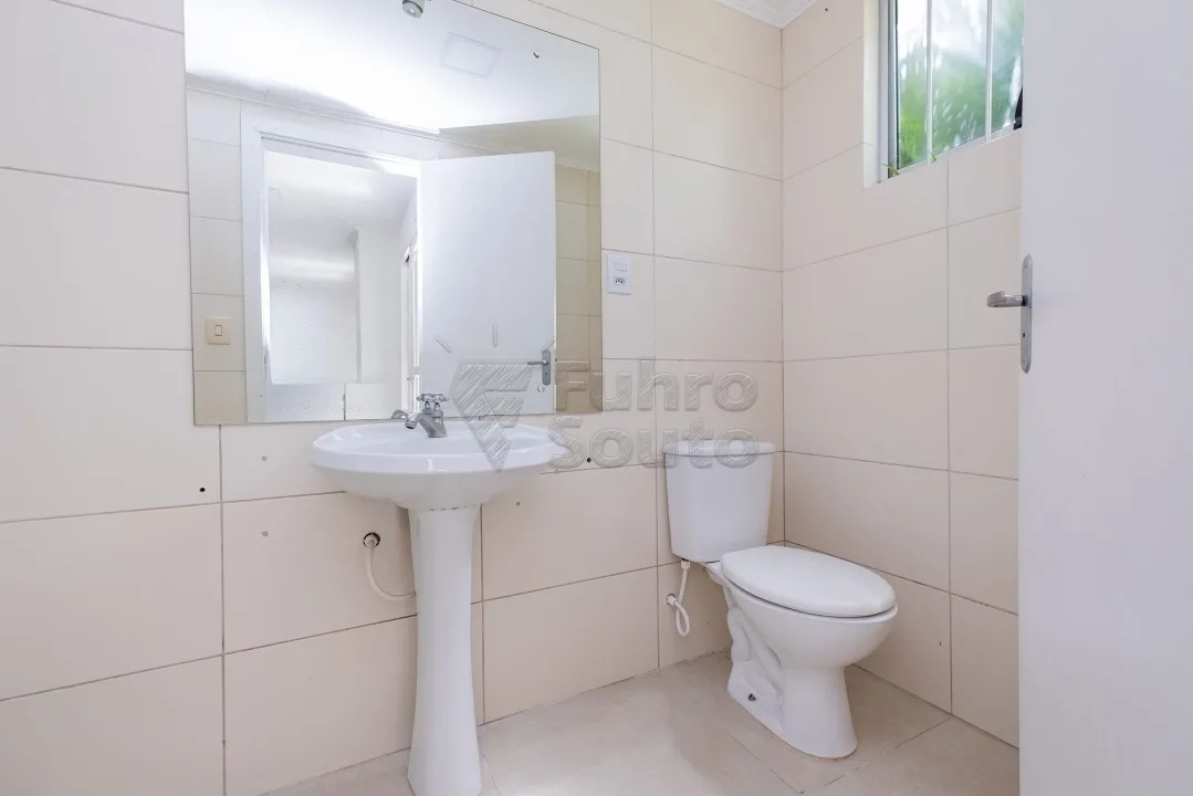 Comprar Casa / Padr&atilde;o em Pelotas R$ 385.000,00 - Foto 10