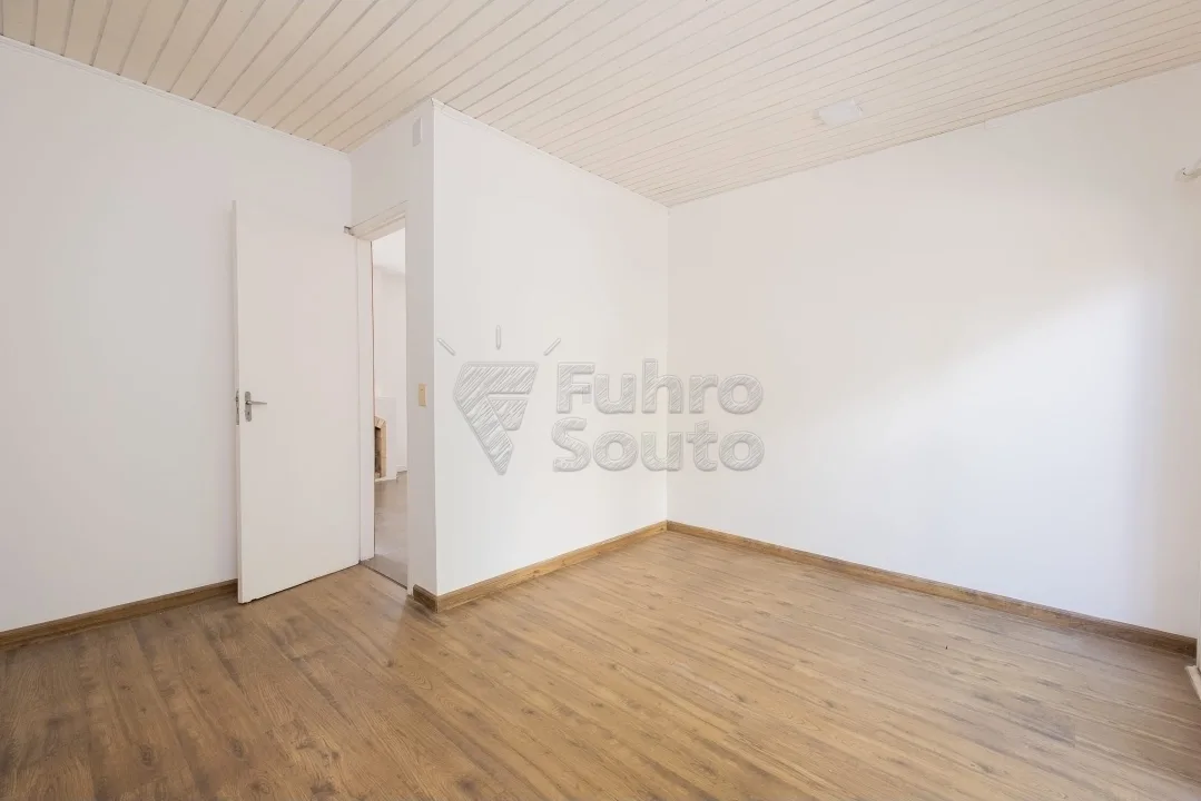 Comprar Casa / Padr&atilde;o em Pelotas R$ 385.000,00 - Foto 7
