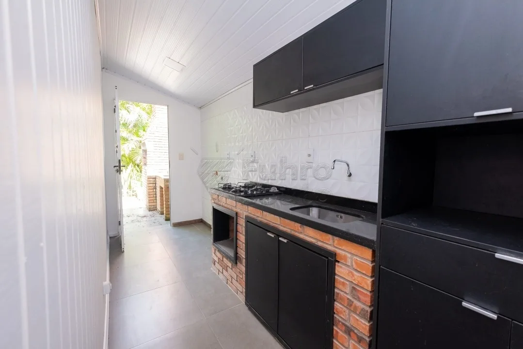 Comprar Casa / Padr&atilde;o em Pelotas R$ 385.000,00 - Foto 5